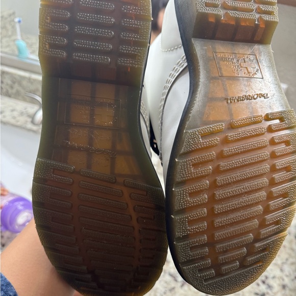 Doc Martens size 8 white boot - Picture 5 of 5